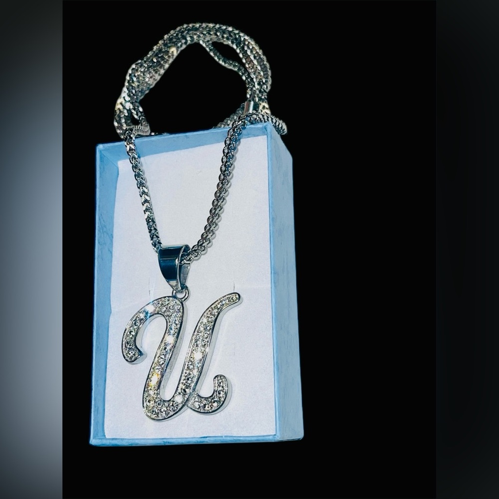 STAINLESS STEEL JEWELRY NECKLACE WITH SILVER RHINESTONE INITIAL “V” PENDANT  20”